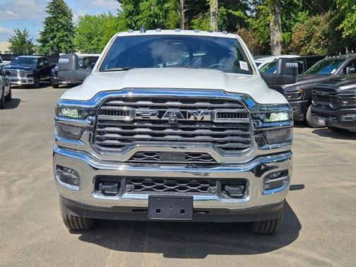 2025 RAM 3500 Big Horn Crew Cab 4x4 8' Box
