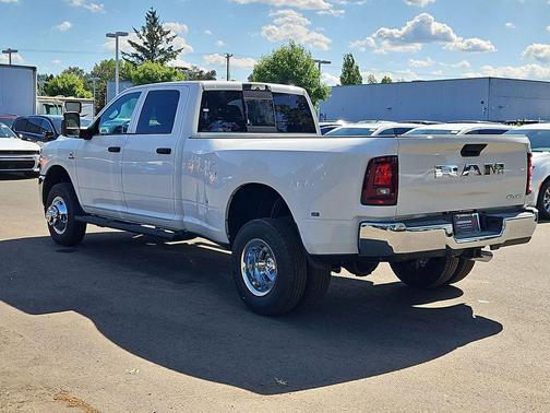 Bright White Clearcoat 2026 RAM 3500 Tradesman Crew Cab 4x4 8' Box