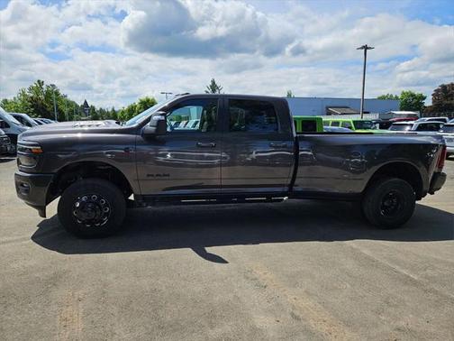 2025 RAM 3500 Laramie Crew Cab 4x4 8' Box