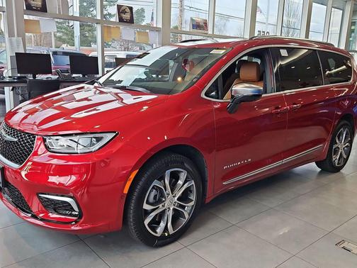 Red Hot Pearlcoat 2026 Chrysler Pacifica L