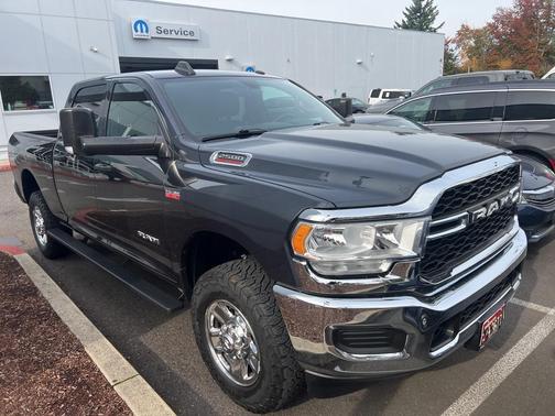 2022 RAM 2500 Tradesman Crew Cab 4x4 6'4' Box