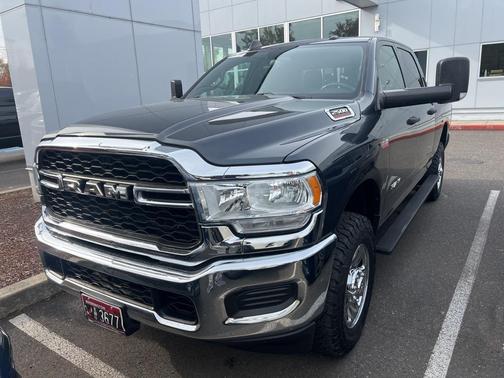 2022 RAM 2500 Tradesman Crew Cab 4x4 6'4' Box