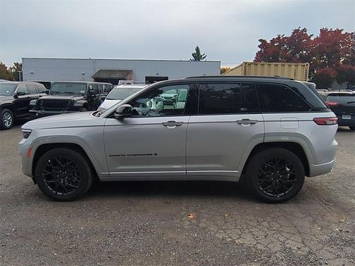 2025 Jeep Grand Cherokee Summit