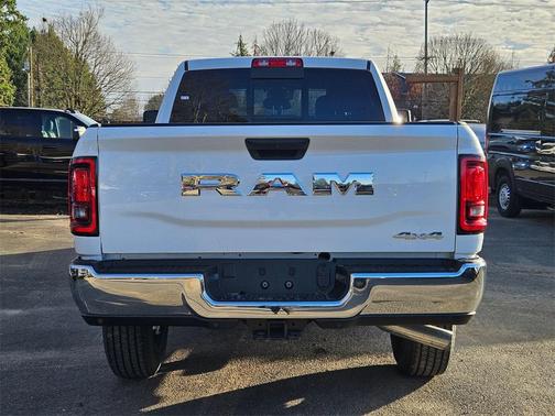 2026 RAM 3500 Tradesman Crew Cab 4x4 6'4' Box