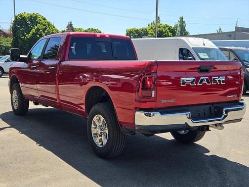 2025 RAM 3500 Big Horn Crew Cab 4x4 8' Box