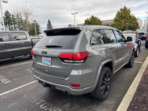 2022 Jeep Grand Cherokee Laredo