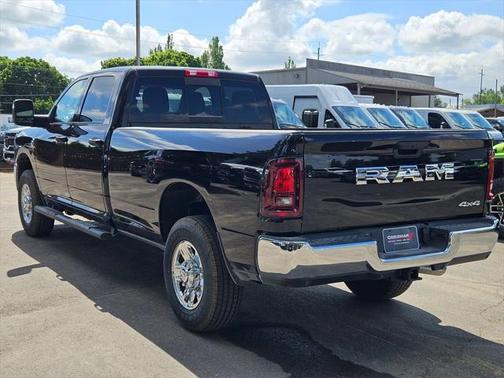 2025 RAM 3500 Tradesman Crew Cab 4x4 8' Box