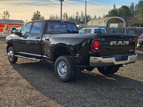 2026 RAM 3500 Tradesman Crew Cab 4x4 8' Box