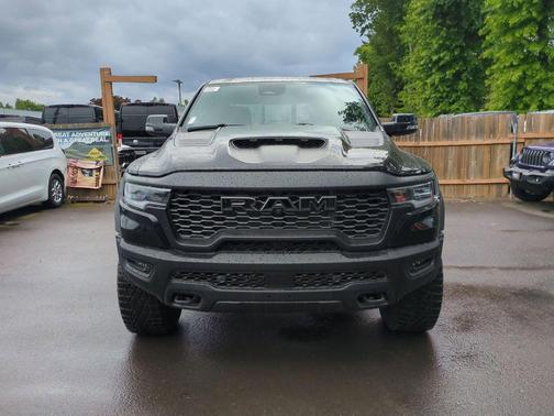 Diamond Black Crystal Pearlcoat 2026 RAM 1500 RHO Crew Cab 4x4 5'7' Box