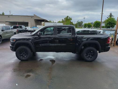 Diamond Black Crystal Pearlcoat 2026 RAM 1500 RHO Crew Cab 4x4 5'7' Box