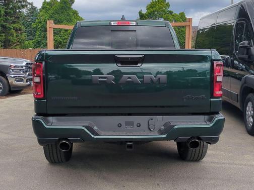 Serrano Green Metallic 2026 RAM 1500 Big Horn/Lone Star