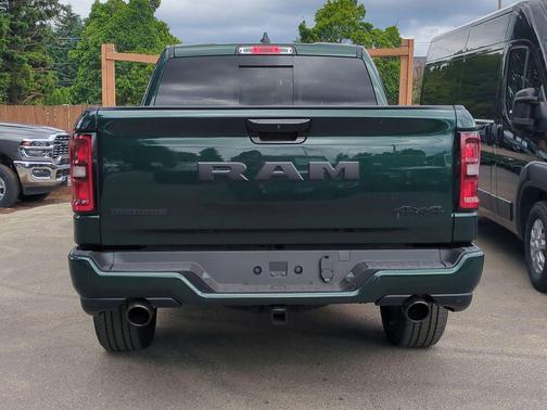 Serrano Green Metallic 2026 RAM 1500 Big Horn/Lone Star