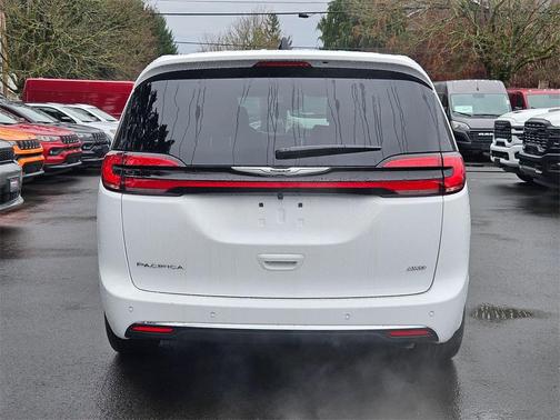 2026 Chrysler Pacifica L