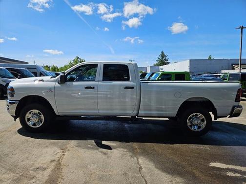 2025 RAM 3500 Tradesman Crew Cab 4x4 8' Box