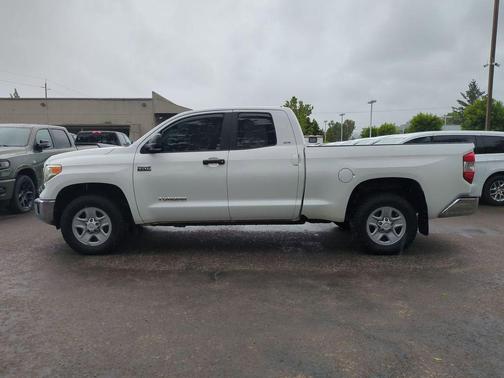 Super White 2017 Toyota Tundra SR5