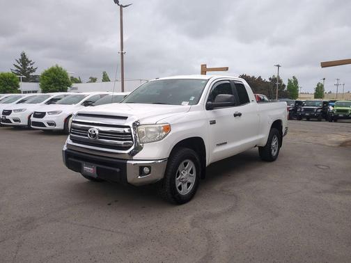 Super White 2017 Toyota Tundra SR5
