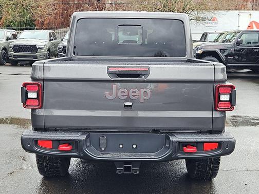 Granite Crystal Metallic Clearcoat 2026 Jeep Gladiator Rubicon