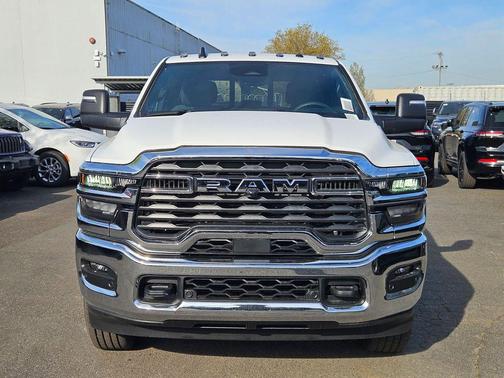 Bright White Clearcoat 2026 RAM 2500 Tradesman Crew Cab 4x4 8' Box