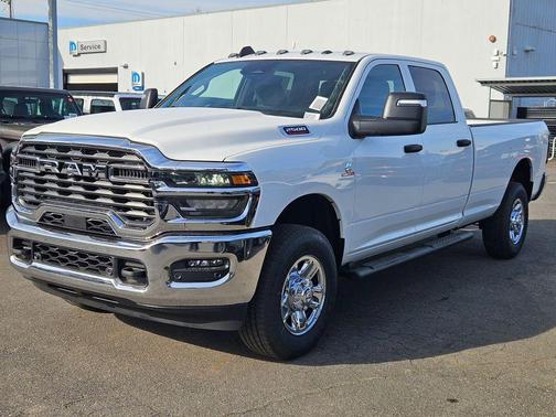 Bright White Clearcoat 2026 RAM 2500 Tradesman Crew Cab 4x4 8' Box