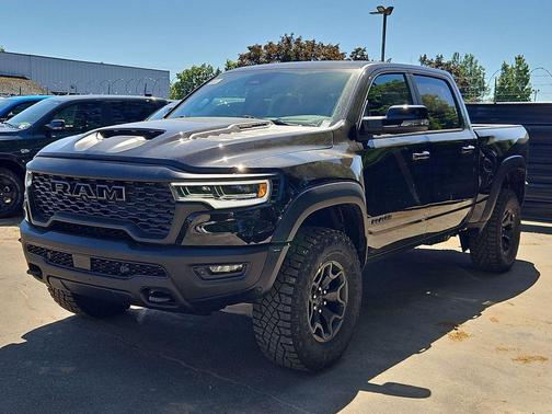 Diamond Black Crystal Pearlcoat 2026 RAM 1500 RHO Crew Cab 4x4 5'7' Box