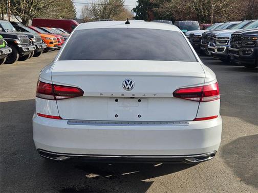 2022 Volkswagen Passat 2.0T SE