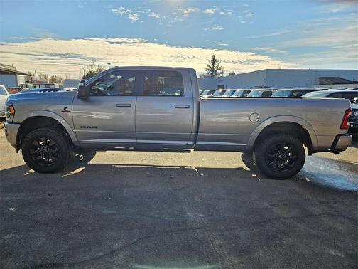 2023 RAM 3500 Limited Crew Cab 4x4 8' Box