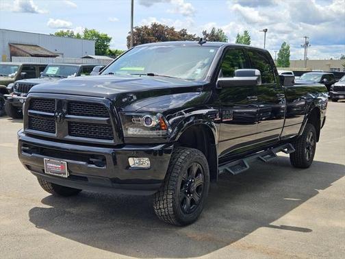 2017 RAM 2500 Laramie Crew Cab 4x4 8' Box