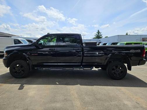 2017 RAM 2500 Laramie Crew Cab 4x4 8' Box