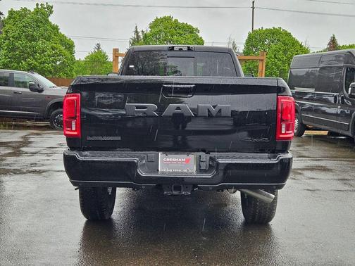 Diamond Black Crystal Pearlcoat 2026 RAM 2500 Laramie Crew Cab 4x4 8' Box
