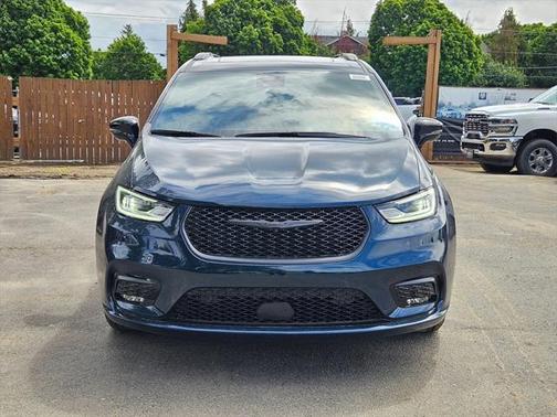 2025 Chrysler Pacifica Hybrid Premium S Appearance Pkg