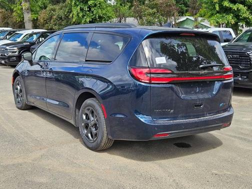 2025 Chrysler Pacifica Hybrid Premium S Appearance Pkg