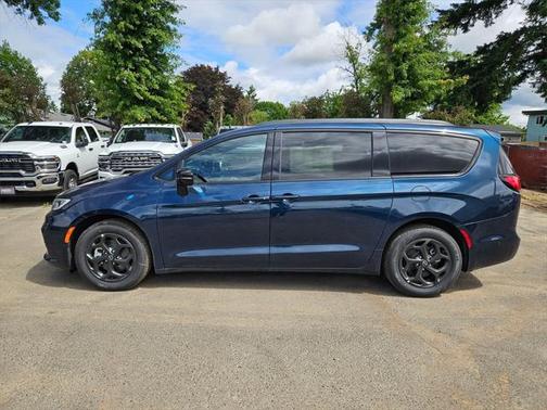 2025 Chrysler Pacifica Hybrid Premium S Appearance Pkg