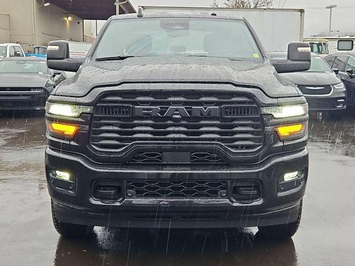 2025 RAM 2500 Big Horn Crew Cab 4x4 8' Box