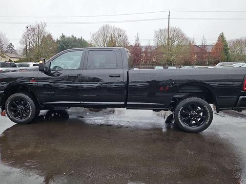 2025 RAM 2500 Big Horn Crew Cab 4x4 8' Box