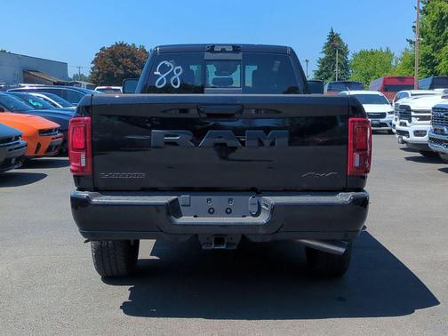 Diamond Black Crystal Pearlcoat 2026 RAM 3500 Laramie Crew Cab 4x4 8' Box