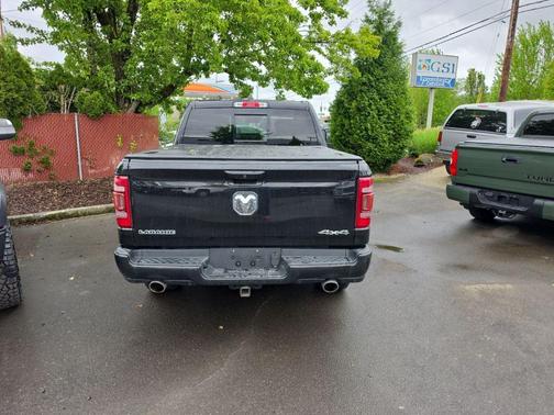 Diamond Black Crystal Pearlcoat 2019 RAM 1500 Laramie