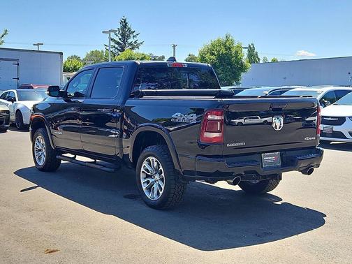 Diamond Black Crystal Pearlcoat 2019 RAM 1500 Laramie