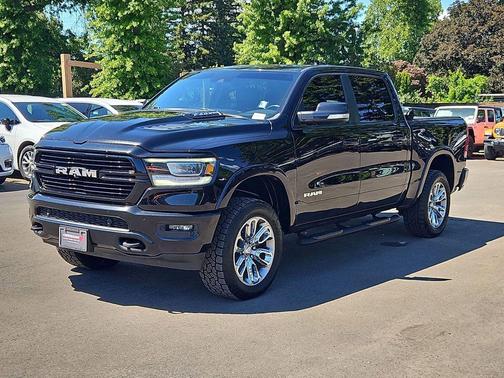 Diamond Black Crystal Pearlcoat 2019 RAM 1500 Laramie