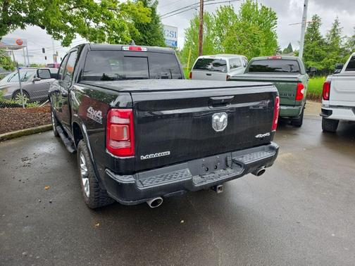 Diamond Black Crystal Pearlcoat 2019 RAM 1500 Laramie