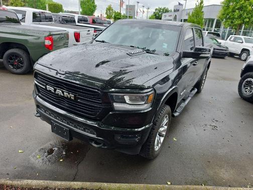 Diamond Black Crystal Pearlcoat 2019 RAM 1500 Laramie