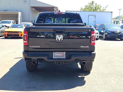 Diamond Black Crystal Pearlcoat 2019 RAM 1500 Laramie