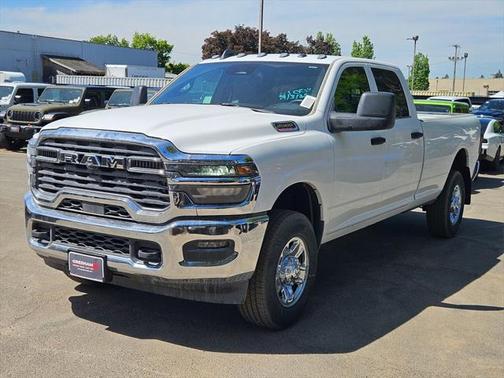 2025 RAM 2500 Tradesman Crew Cab 4x4 8' Box