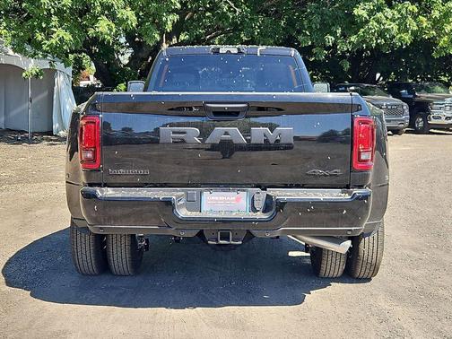 Diamond Black Crystal Pearlcoat 2026 RAM 3500 Big Horn Crew Cab 4x4 8' Box