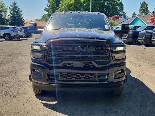 Diamond Black Crystal Pearlcoat 2026 RAM 3500 Big Horn Crew Cab 4x4 8' Box
