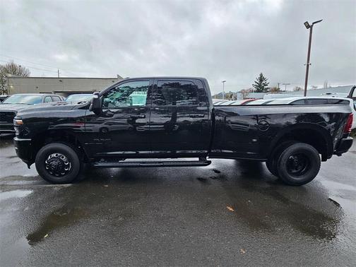 2026 RAM 3500 Laramie Crew Cab 4x4 8' Box