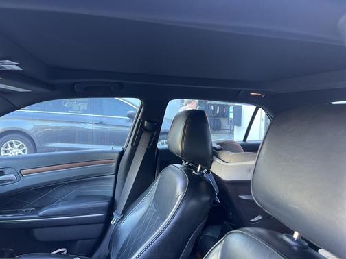 2016 Chrysler 300C Platinum