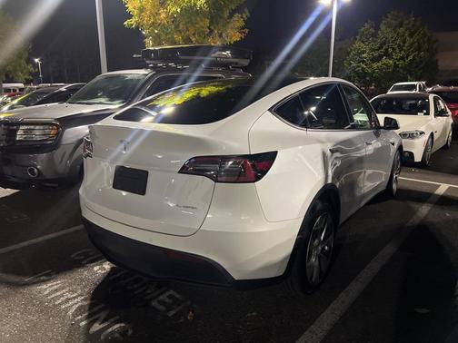 2022 Tesla Model Y Long Range Dual Motor All-Wheel Drive