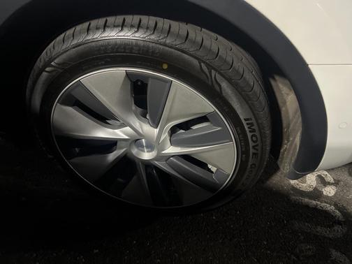 2022 Tesla Model Y Long Range Dual Motor All-Wheel Drive