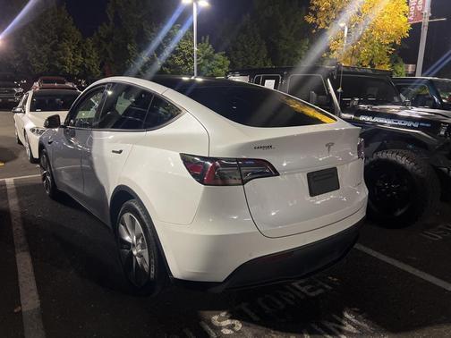 2022 Tesla Model Y Long Range Dual Motor All-Wheel Drive