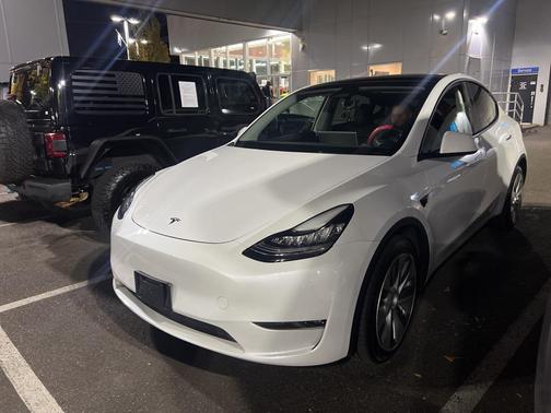 2022 Tesla Model Y Long Range Dual Motor All-Wheel Drive